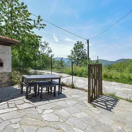 4 Bedroom Stunning In Feriehus Tiglieto
