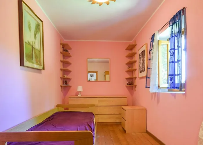 בית נופש 4 Bedroom Beautiful In Tiglieto