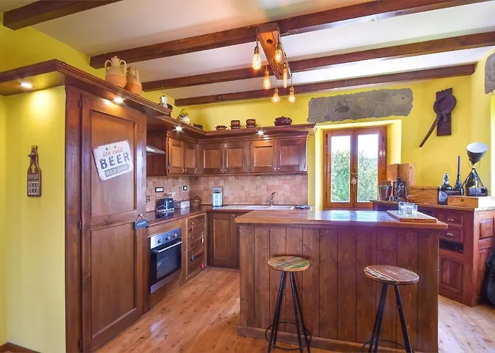 4 Bedroom Beautiful In בית נופש