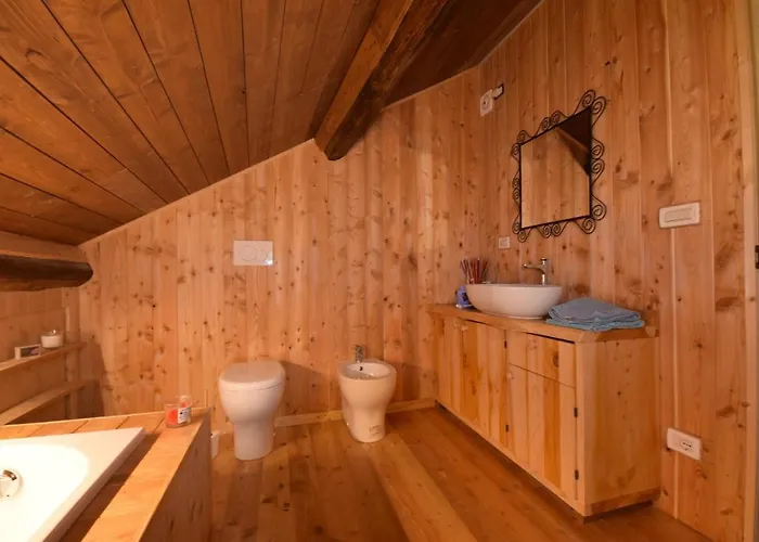 4 Bedroom Beautiful In Casa de Férias *